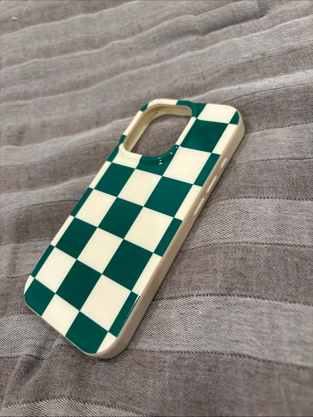 Green and Cream Checkerboard Phone Casely case 15pro